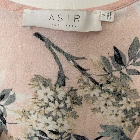 ASTR The Label Payton Floral Wrap Tie Top Small - Picture 11 of 11